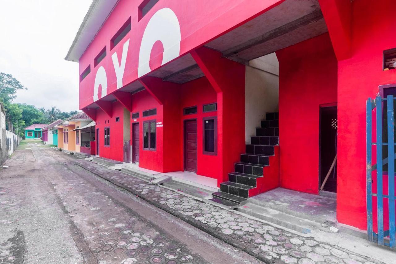 Oyo 2471 Swarna Raya Hotel Sawarna Ngoại thất bức ảnh