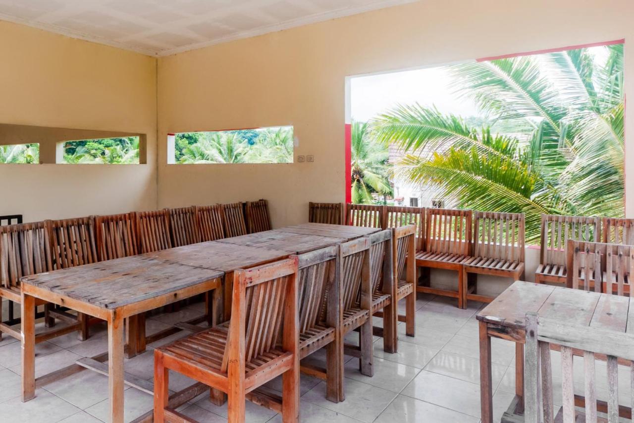 Oyo 2471 Swarna Raya Hotel Sawarna Ngoại thất bức ảnh