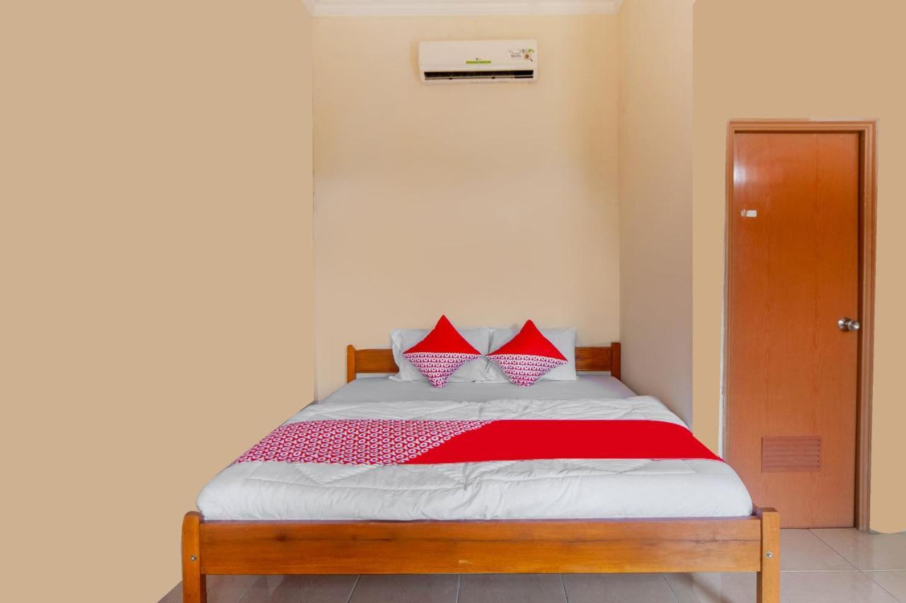 Oyo 2471 Swarna Raya Hotel Sawarna Ngoại thất bức ảnh