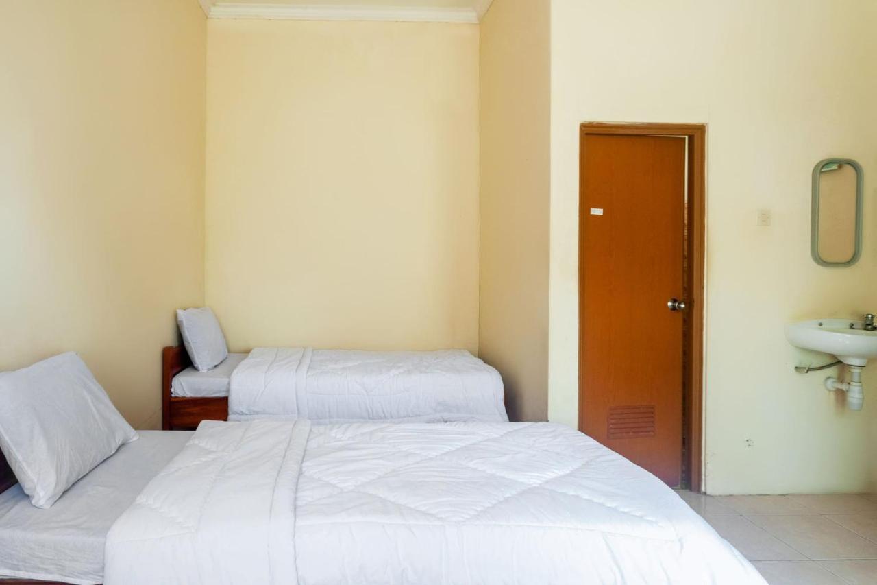 Oyo 2471 Swarna Raya Hotel Sawarna Ngoại thất bức ảnh