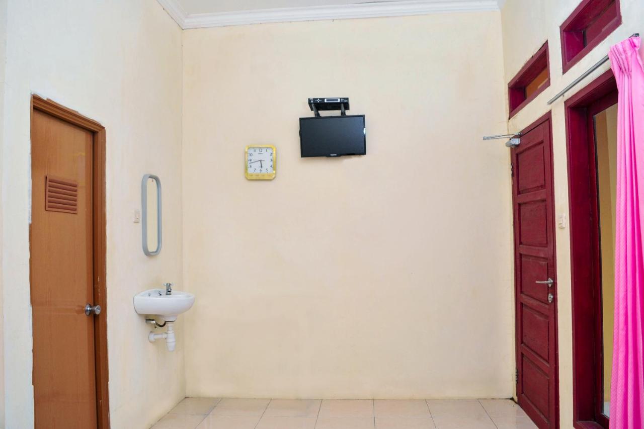 Oyo 2471 Swarna Raya Hotel Sawarna Ngoại thất bức ảnh