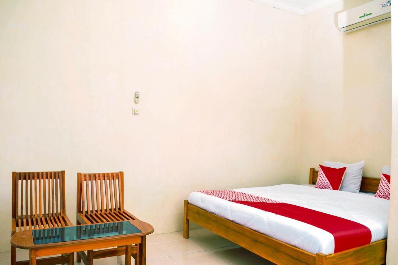 Oyo 2471 Swarna Raya Hotel Sawarna Ngoại thất bức ảnh
